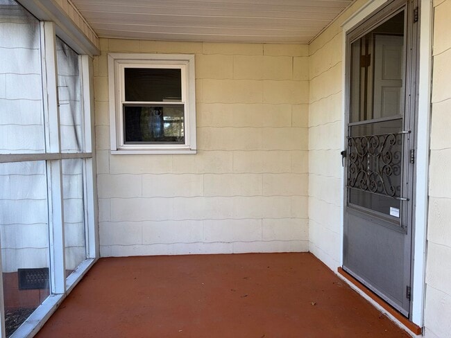 Building Photo - 3 Bedroom, 1.5 Bathroom House in Winston-Salem!