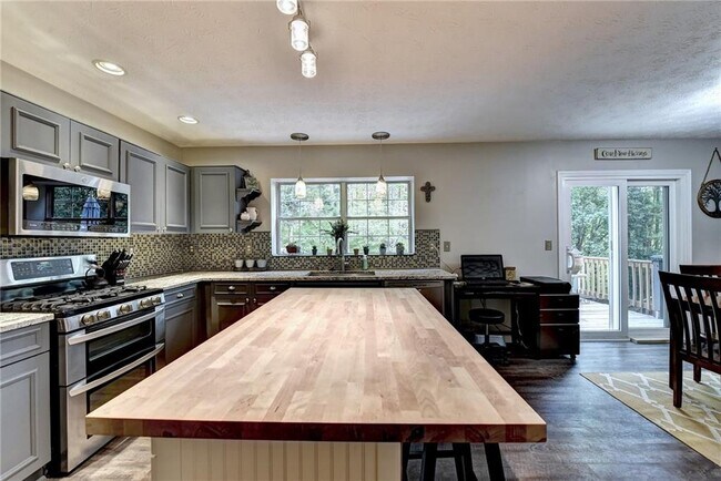 Building Photo - 3680 Oak Park Dr