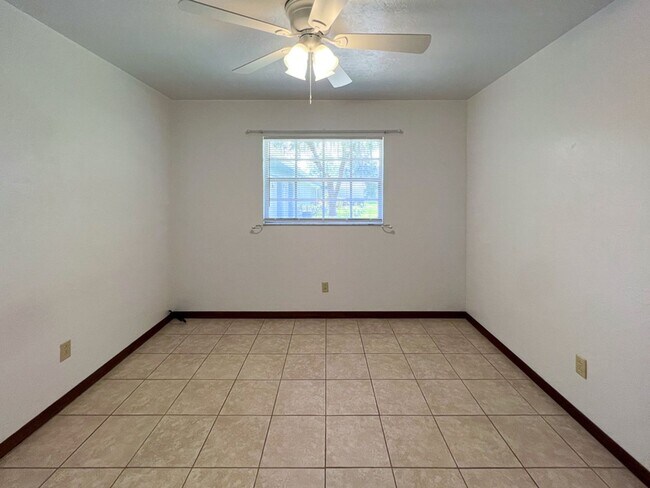 Building Photo - 3BR/2BA Pet Friendly Pool Home in McIntosh...