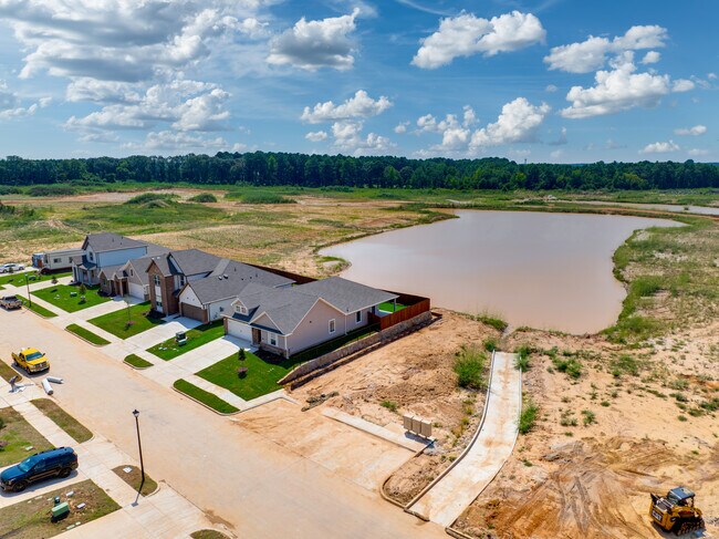 Building Photo - 6077 Freedom Dr