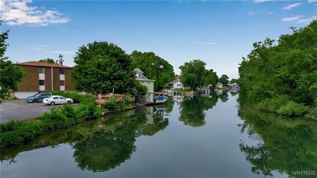 Building Photo - Charming 2BR Condo in Niagara Falls