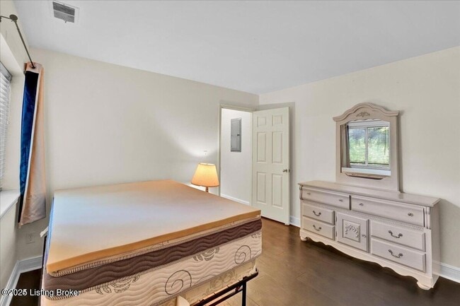 Building Photo - 44 Lake Ave