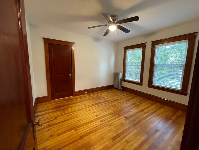 Building Photo - 301 Ash St