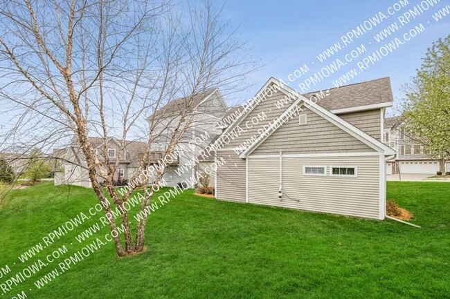 Building Photo - WAUKEE SCHOOLS!! 3 Bedroom, 2.5 Bath Townh...