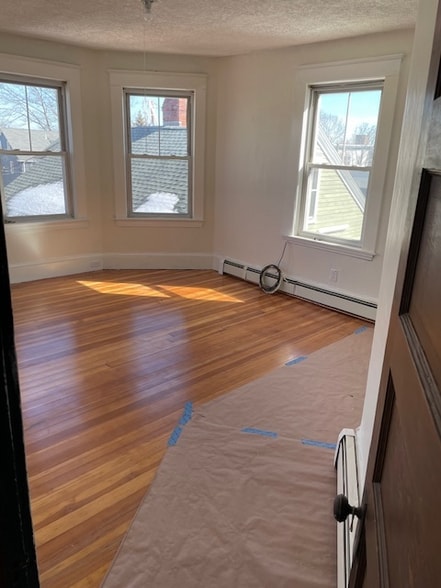 Building Photo - 10.5 Bentley St