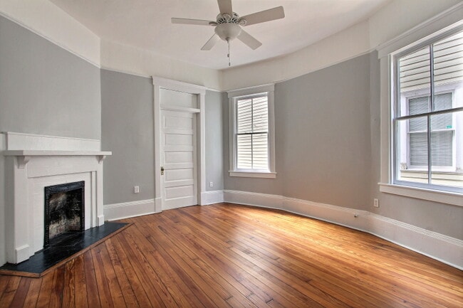 Bed 2 - 711 Barnard St