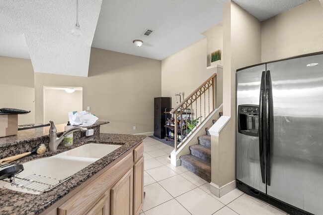 Building Photo - 705 Mainsail Dr