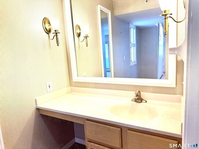 Building Photo - 823 Old Pond Ln