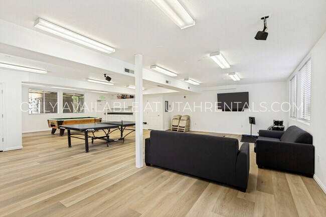 Building Photo - 838 E 700 N