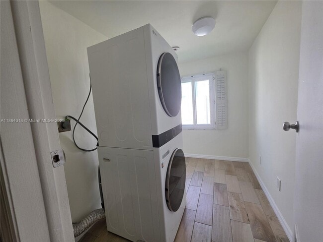 Building Photo - 838 NW 10th Ave