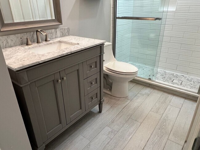 Building Photo - Lovely Condo with Updated Bathrooms and Private View - Summer House