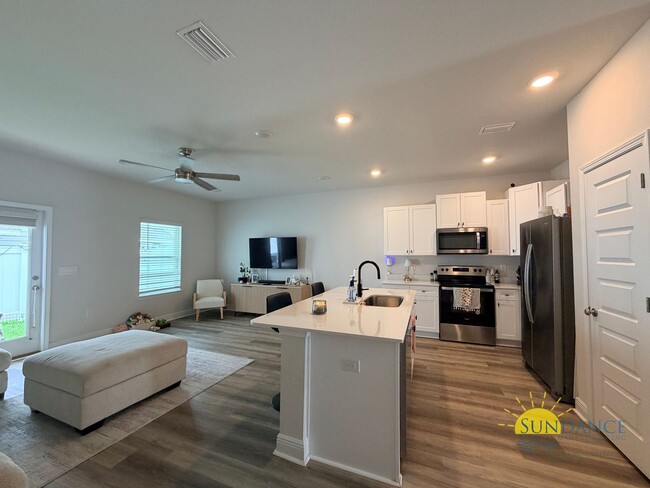 Building Photo - Stunning 3 Bedroom Townhouse in Brittany Oaks!