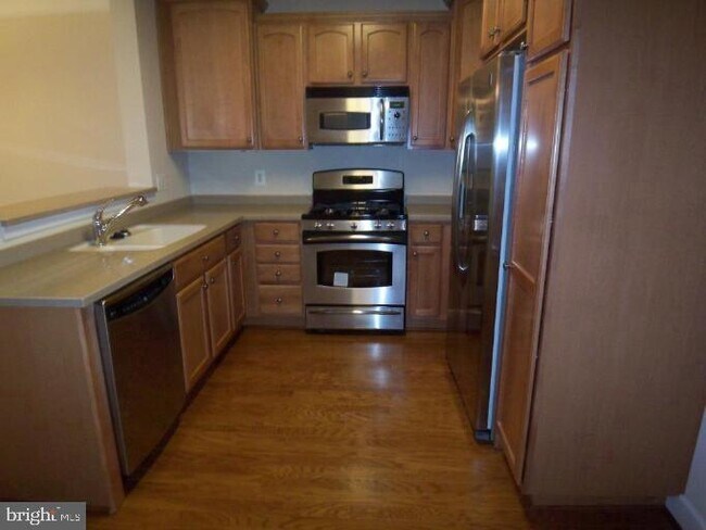 Building Photo - 7065 Heritage Hunt Dr