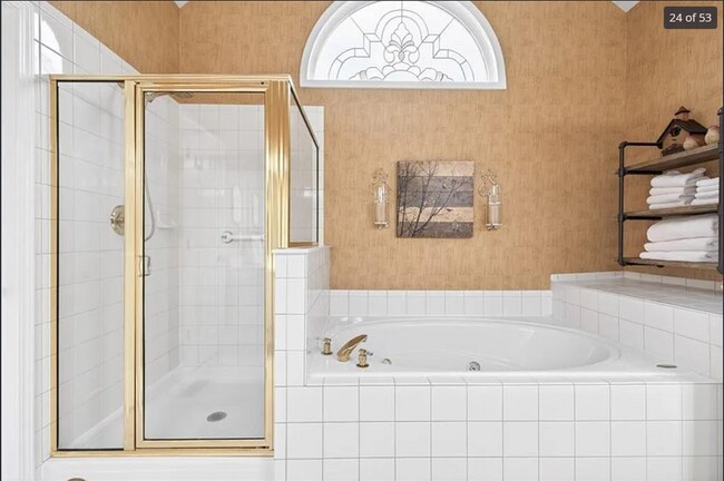 Building Photo - 5 Bed 4 Bath Multi Family House