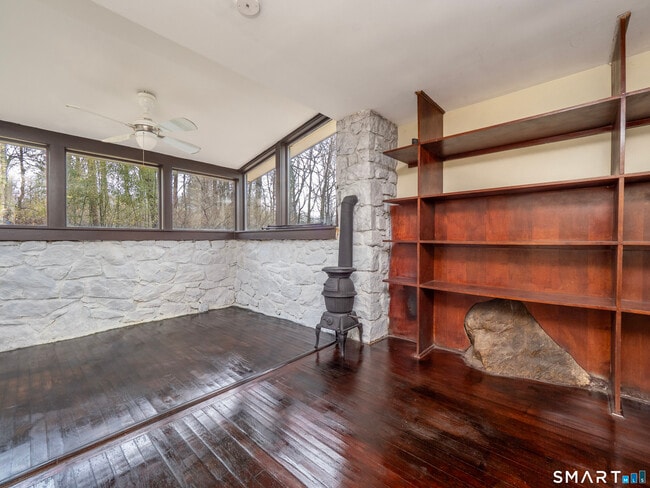 Building Photo - 128 Perry Ave