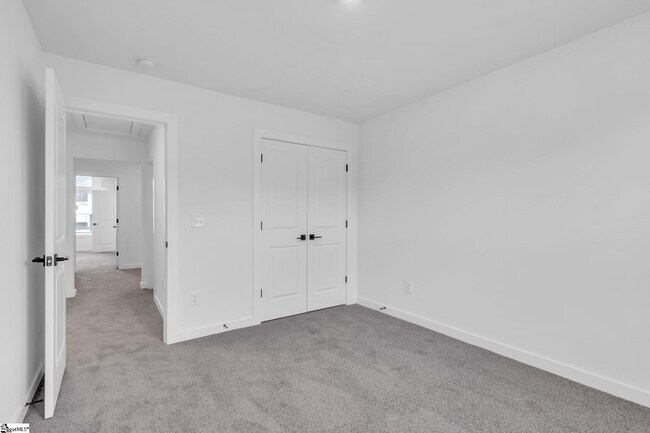 Building Photo - 1250 Westgate Vlg Dr