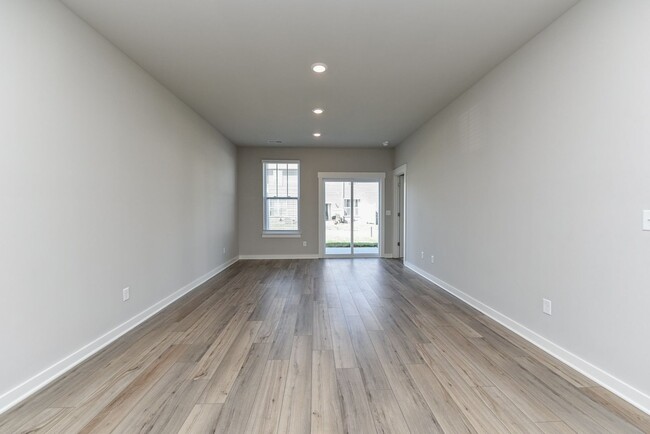 Building Photo - **2022-BUILT TOWNHOME WITH FABULOUS COMMUN...