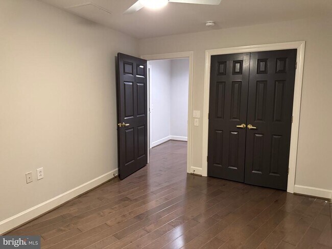 Building Photo - 413 Stuart Cir