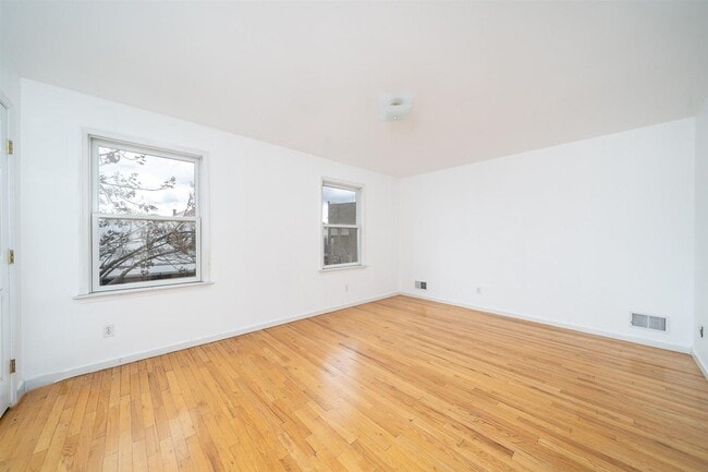 Building Photo - 38 W 20th St