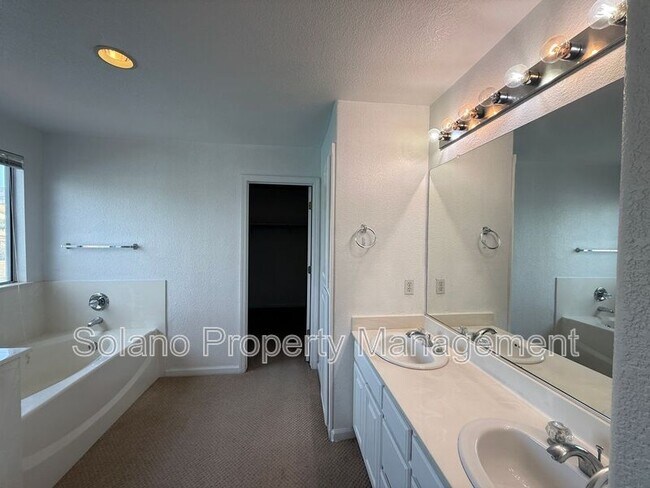 Building Photo - 5130 Tawny Lake Pl