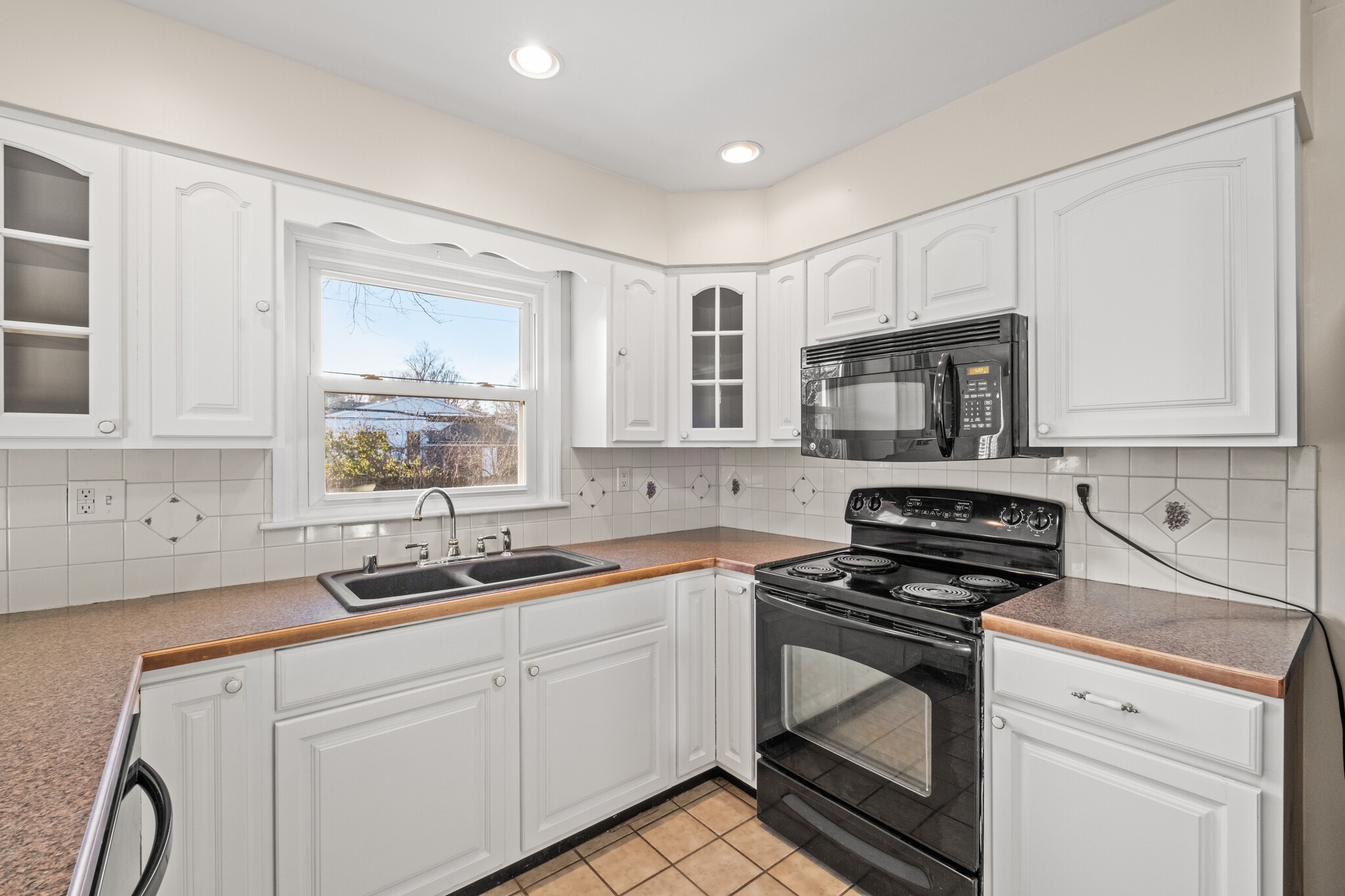 Building Photo - 318 Castleview Dr