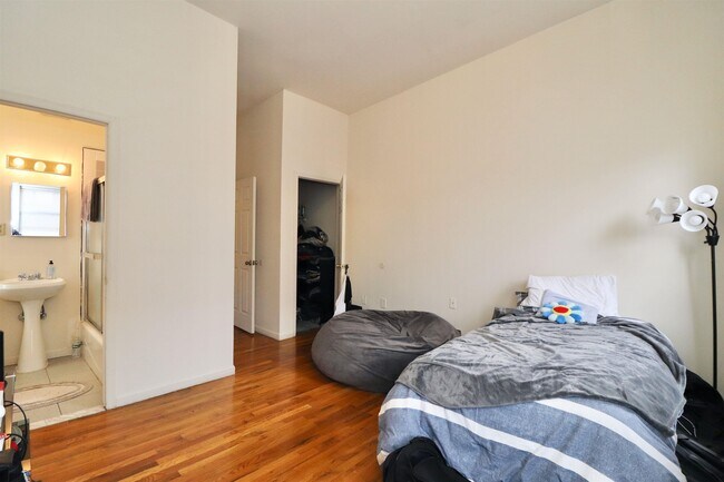 Building Photo - 359 2nd St
