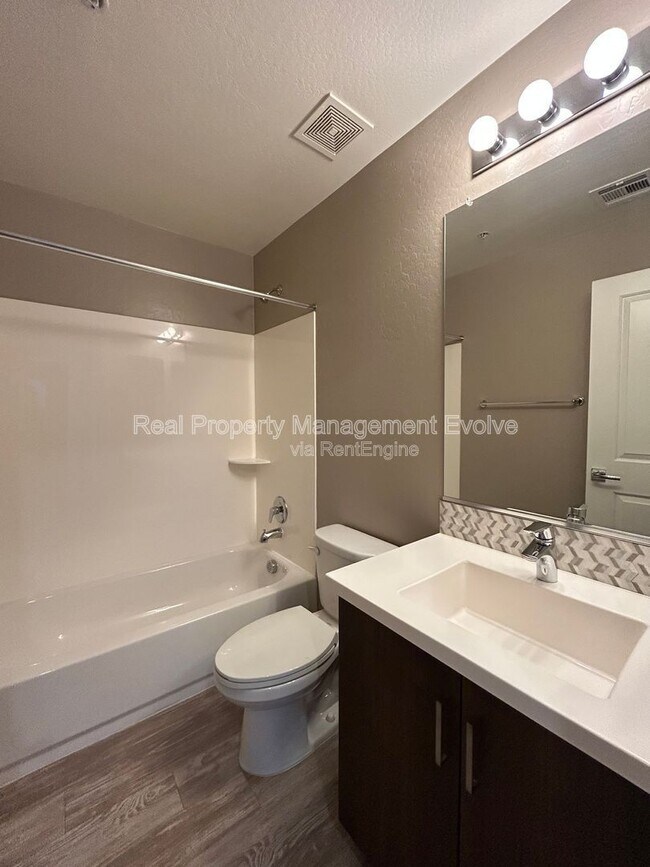 Building Photo - 2329 E Hidalgo Ave