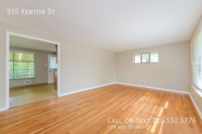 Building Photo - 935 Kenton St
