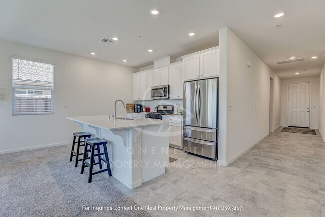 Building Photo - Stunning 4 Bedroom home in Twelve Bridges