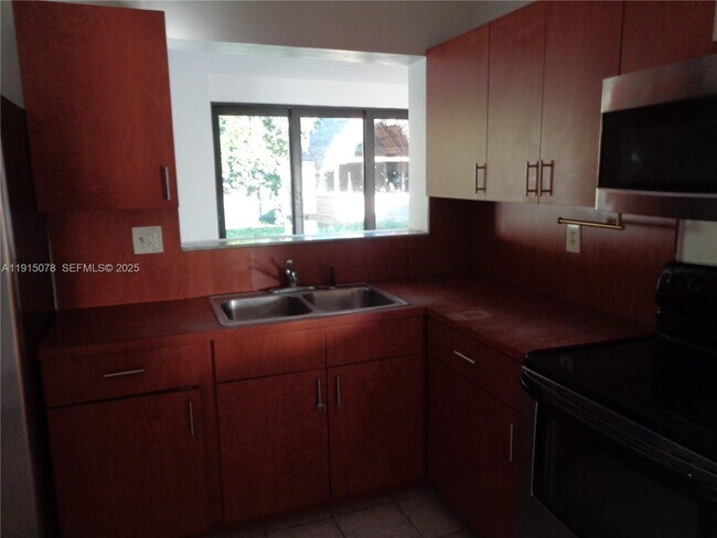 Building Photo - 32970 SW 210th Ave