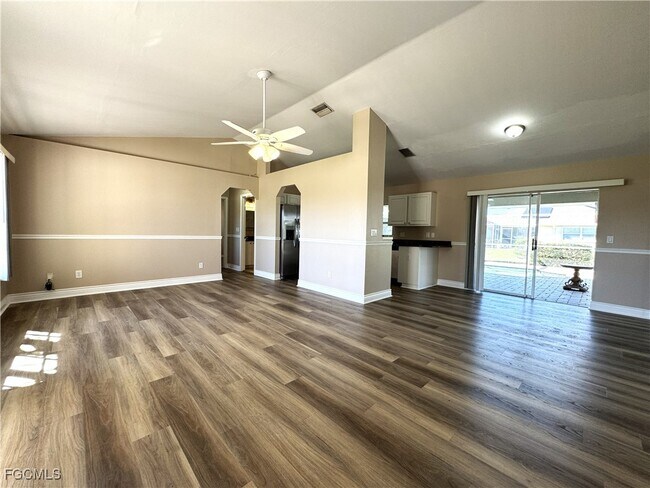 Building Photo - 2520 SW 11th Pl