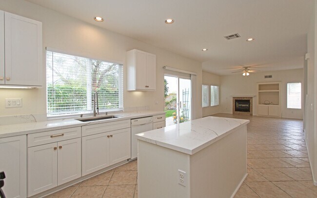 Building Photo - 2159 Island Shore Way