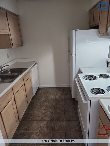 Building Photo - 430 Oriole Dr