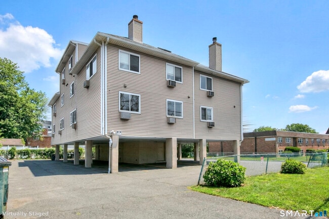 Building Photo - 638 Cove Rd