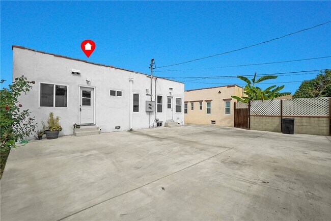 Building Photo - 2718 W Grand Ave