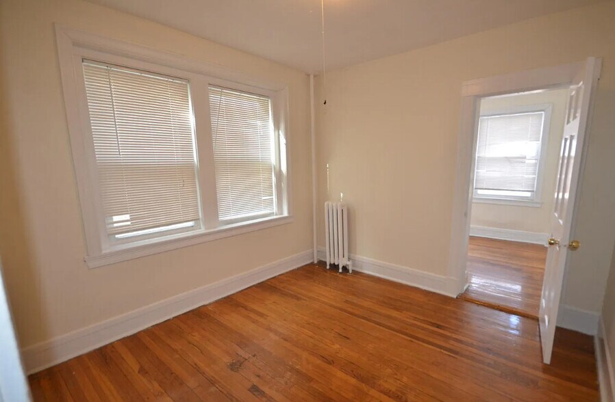 Building Photo - 208 Kelton St
