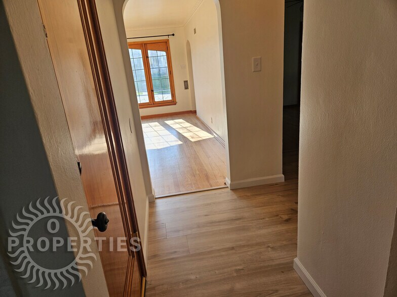 Building Photo - 2948 S 46th St