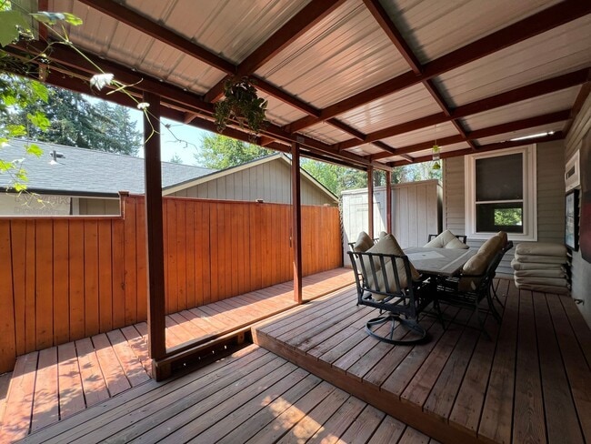 Building Photo - Elegant Four Bedroom Home