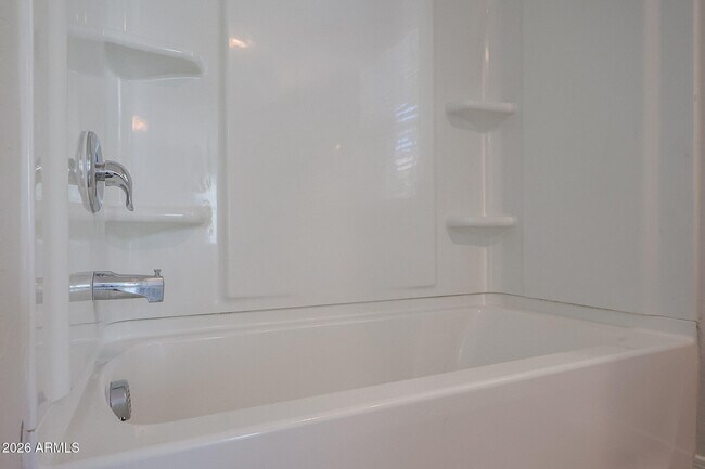 Building Photo - 5458 W Fulton St