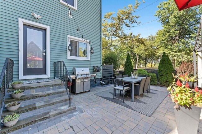 Building Photo - 76 Condict St