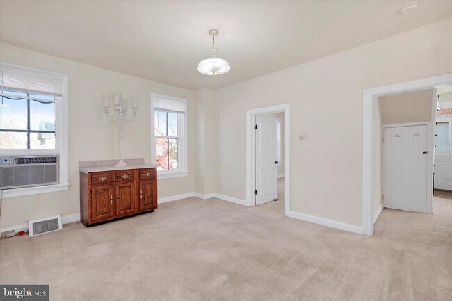 Building Photo - 4300 Main St