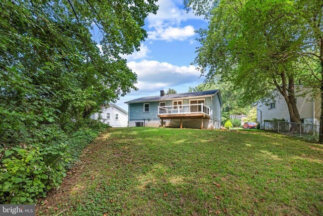Building Photo - 908 Country Terrace