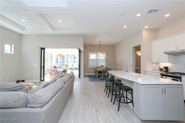 Building Photo - 9716 Everglades Dr