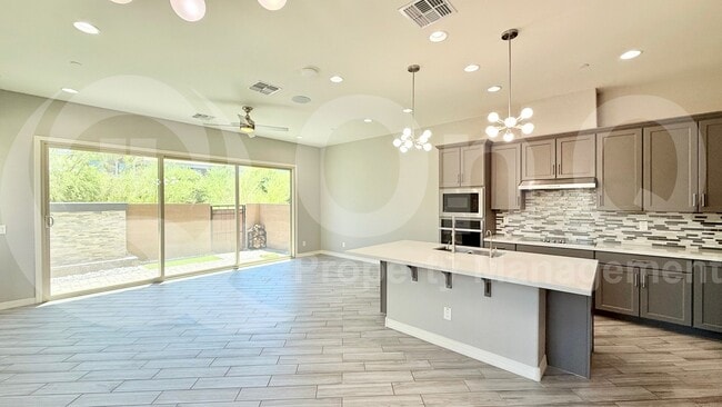 Building Photo - 7423 E Paraiso Dr