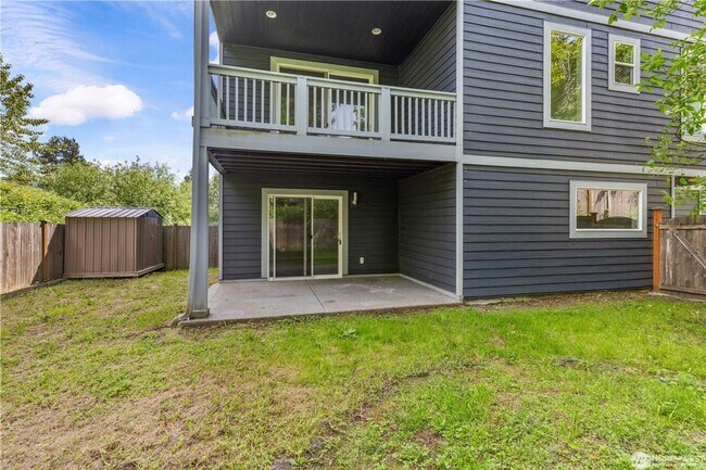 Building Photo - Newer Modern Townhome, Attached 2 car garage, Bedroom and bath on ground level