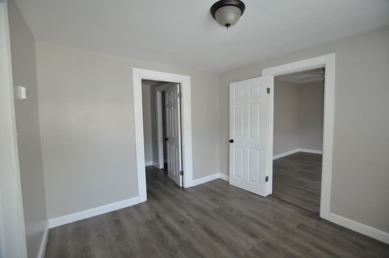 Building Photo - 914 23rd St W