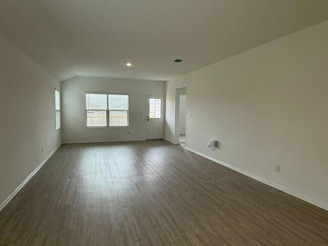 Building Photo - 125 Sormonne Lp