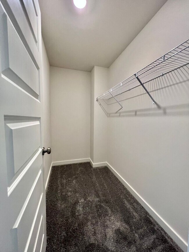 Building Photo - 5 Bed, 3.5 Bath Home w/ 2 Car Garage in Harvest Point