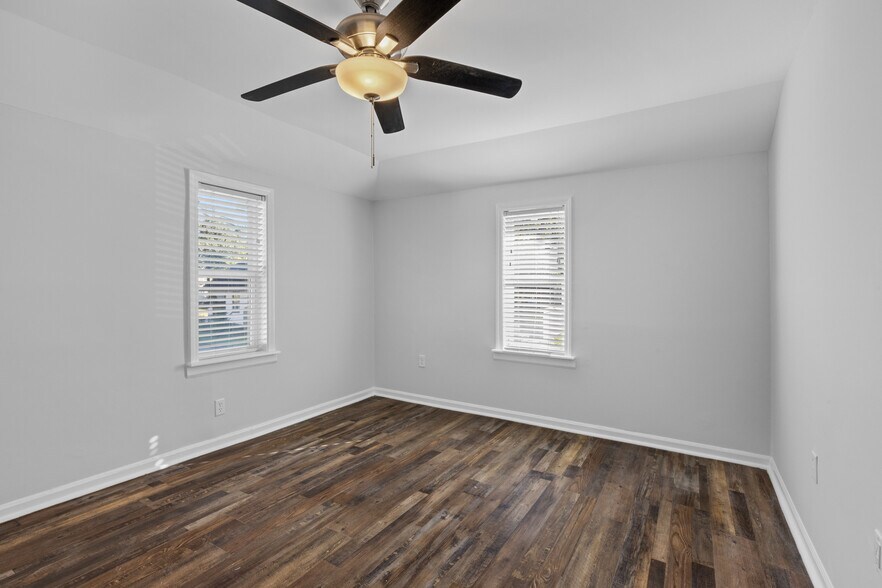 Building Photo - 430 Lawton Ave
