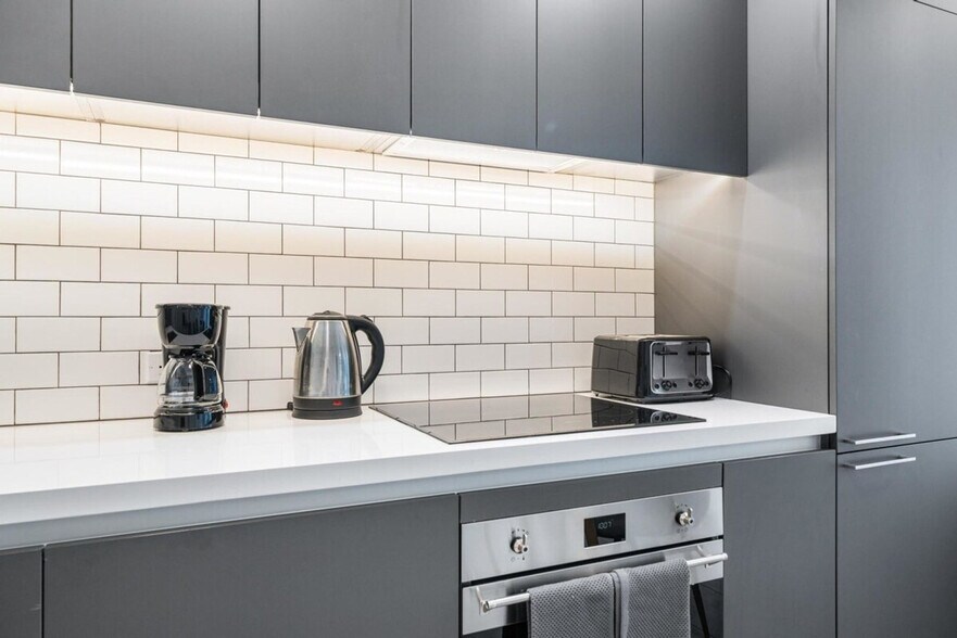 Building Photo - 227 NE 2nd St